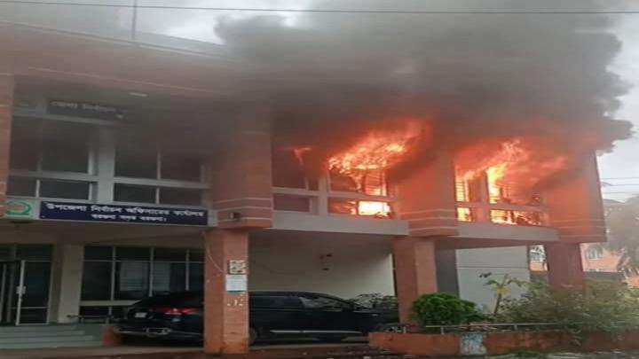 বরগুনা নির্বাচন অফিসে অগ্নিকান্ড